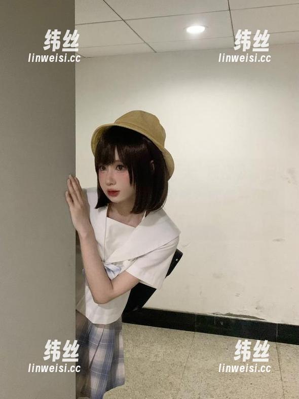 西园寺南歌的在线作品《大鳯原皮》，目光不经意间停留，怎么说呢？就像一场没有言语的对话。