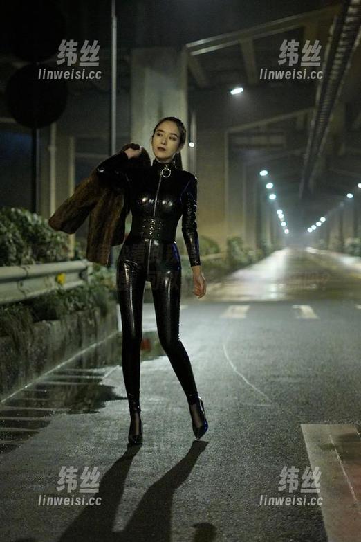 微密圈 - 每次看到辣妈女神校服原图更新，心中不禁想：可以的话，时光倒流吗？