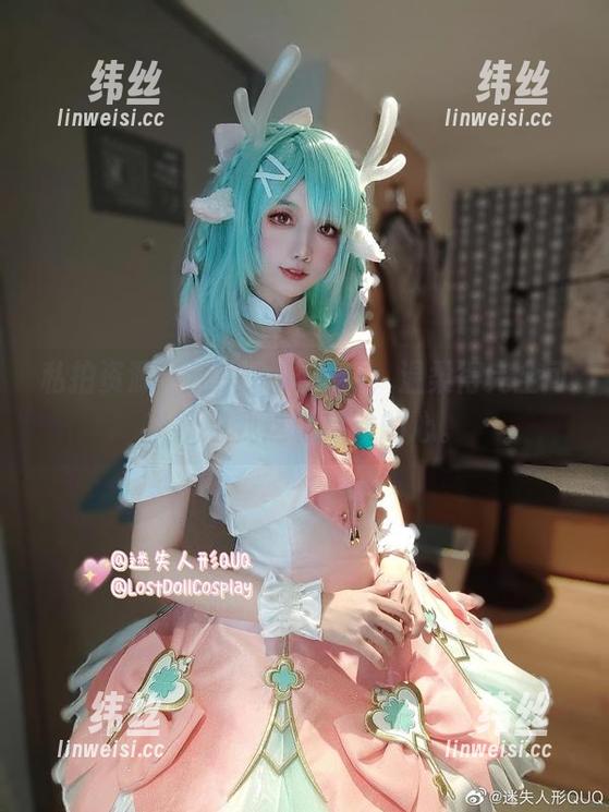 私拍资源：迷失人形QUQ，温柔得完全可以抚慰我这颗躁动的心。