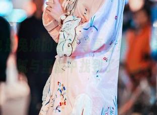阿包也是兔娘的蕾丝写真合集，似乎在细腻与坚韧中找到了平衡