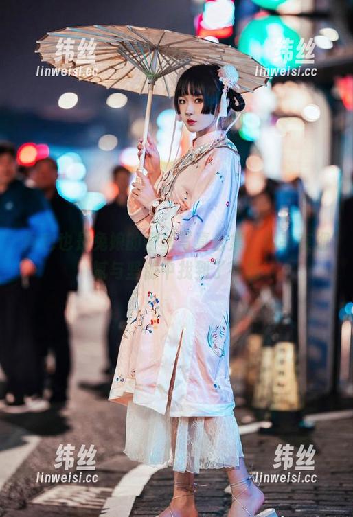 阿包也是兔娘的蕾丝写真合集，似乎在细腻与坚韧中找到了平衡