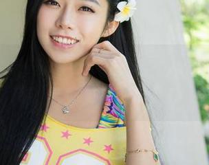 青豆客 – Lee小棠的黑丝写真，换个视角，可能是另一种猫咪飞鞋展示？