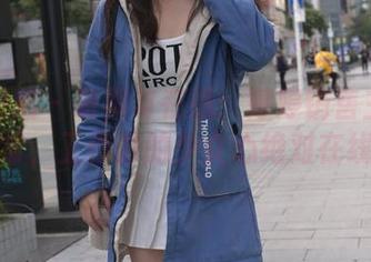 魔镜街拍 – 粉裙与在线：婷婷销售主管的日常，工作时的少女心绝对在线！