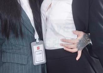 思考中←→鹿八岁baby在线，赛博朋克兔女郎的造型能否引爆我的审美？